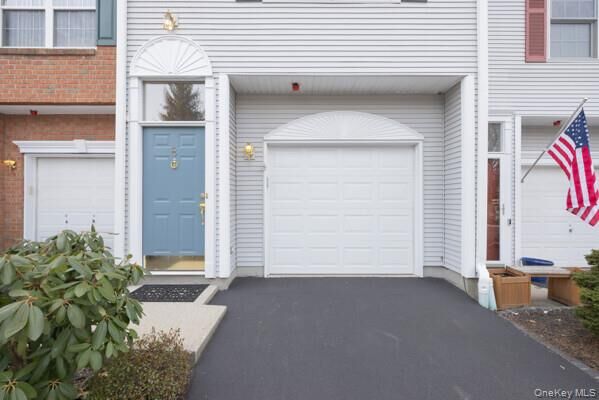 Property Photo:  8 Cragmere Drive 8  NY 10954 