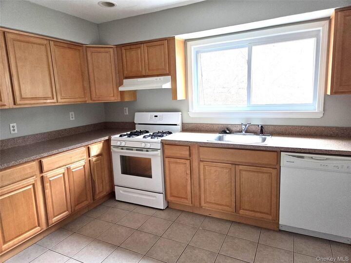Property Photo:  18 Pavilion Ridge Way 16  NY 10901 