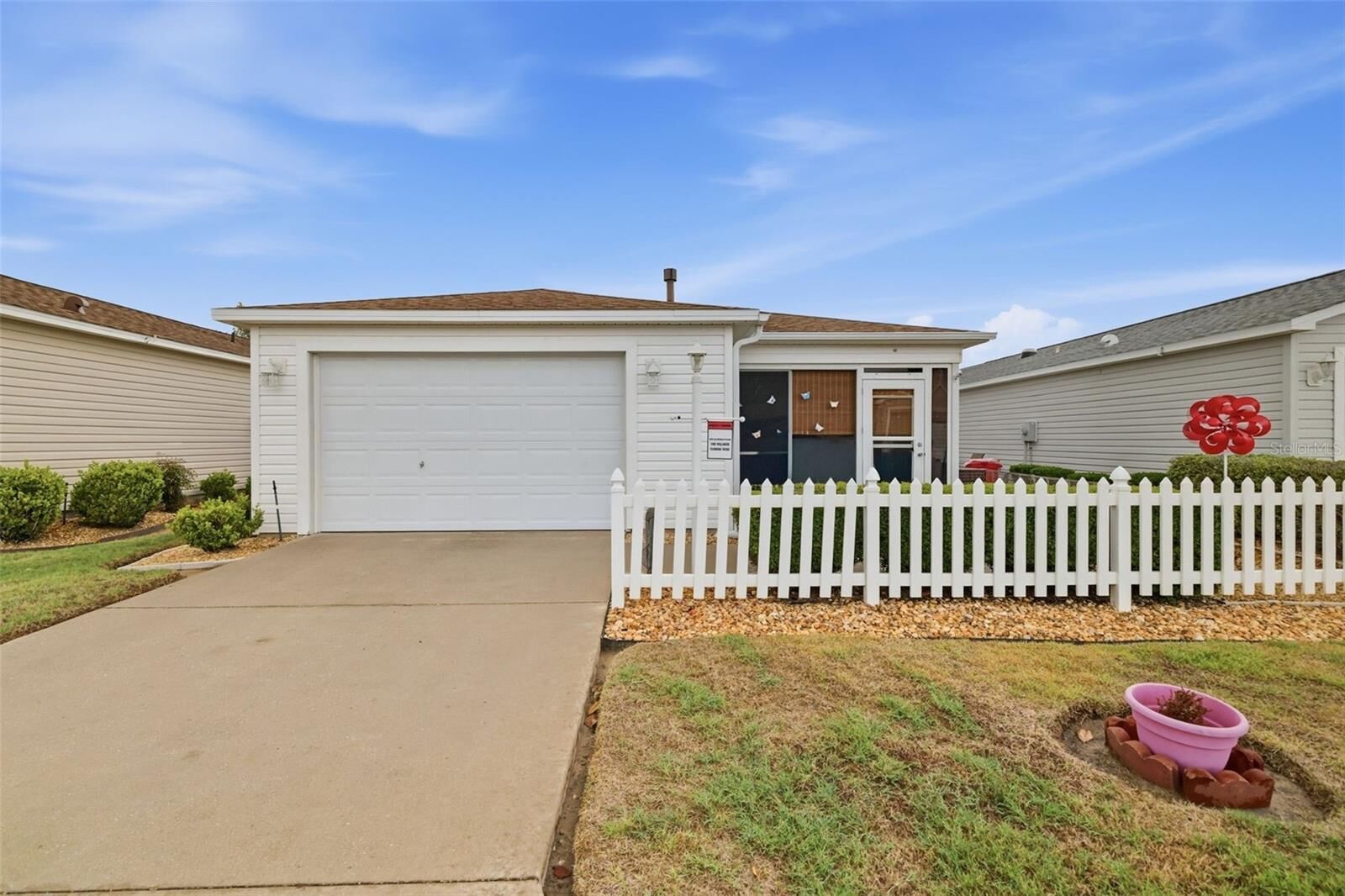 Property Photo: 1639 Allendale Place FL 32162