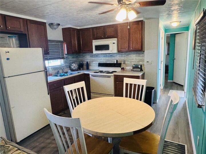 Property Photo:  6442 Hikina Drive  FL 34287 