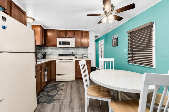 Property Photo: 6442 Hikina Drive FL 34287