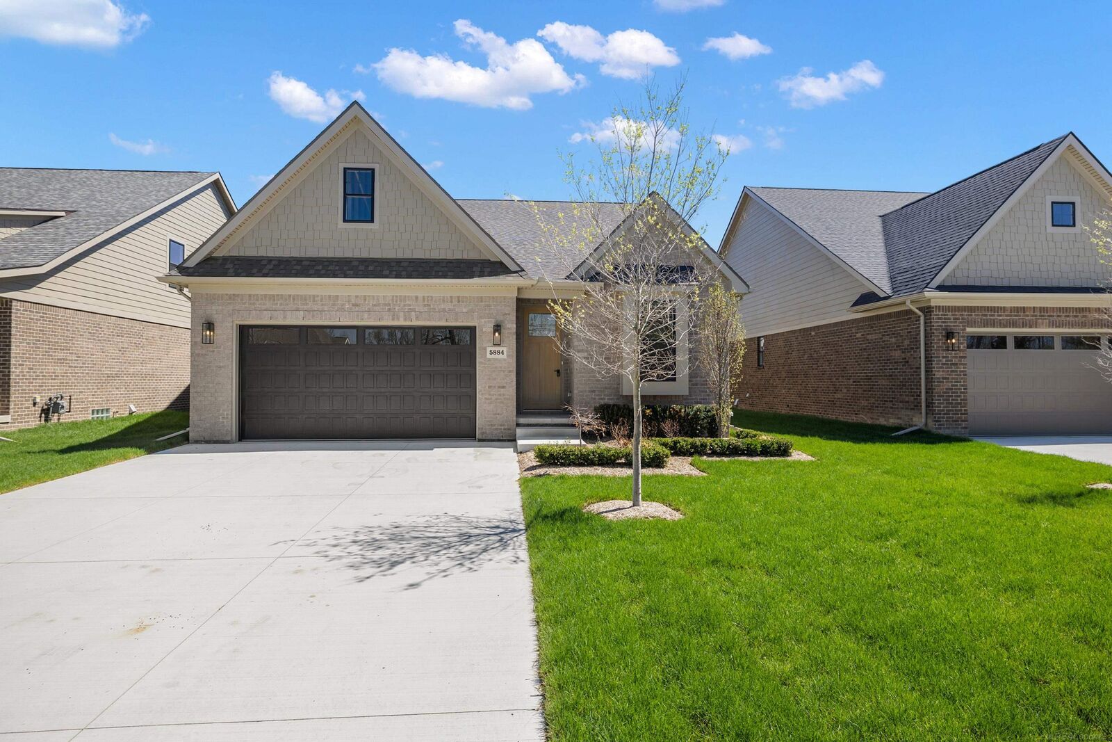 Property Photo:  5884 Willow Grove Drive  MI 48085 