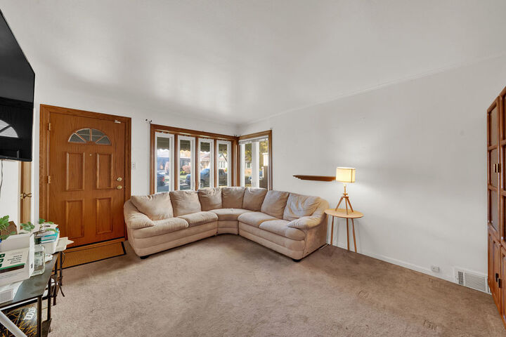Property Photo:  5611 S Monitor Avenue  IL 60638 