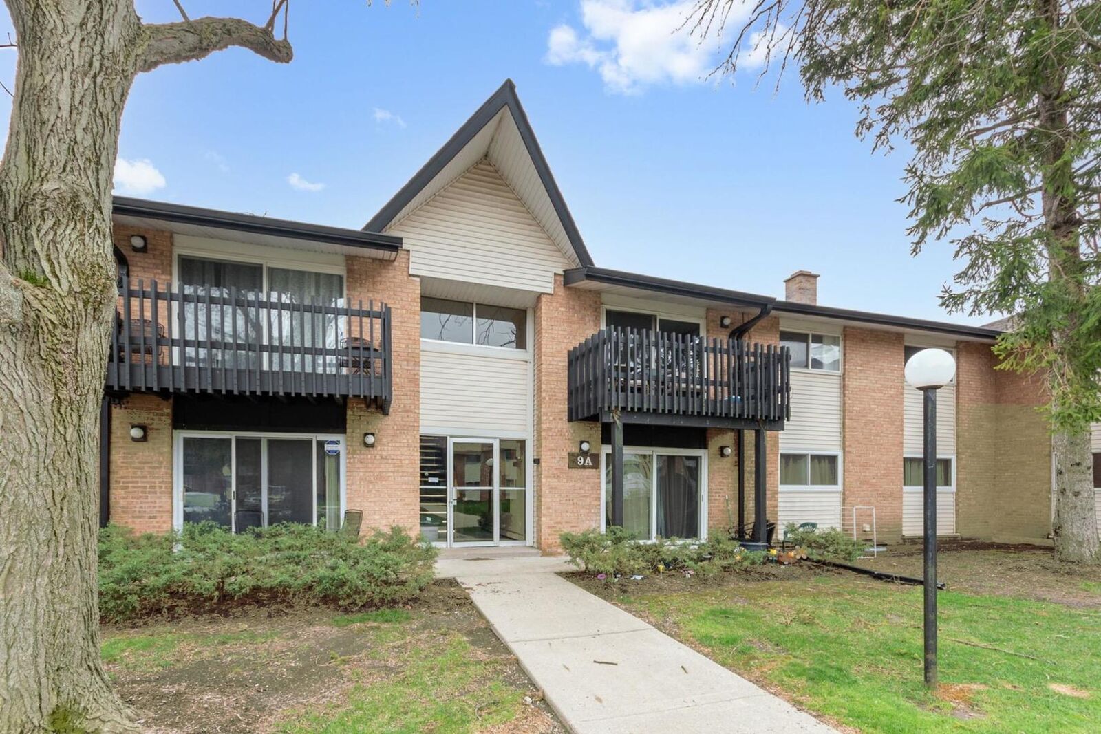 Property Photo:  9A Kingery Quarter Drive 202  IL 60527 