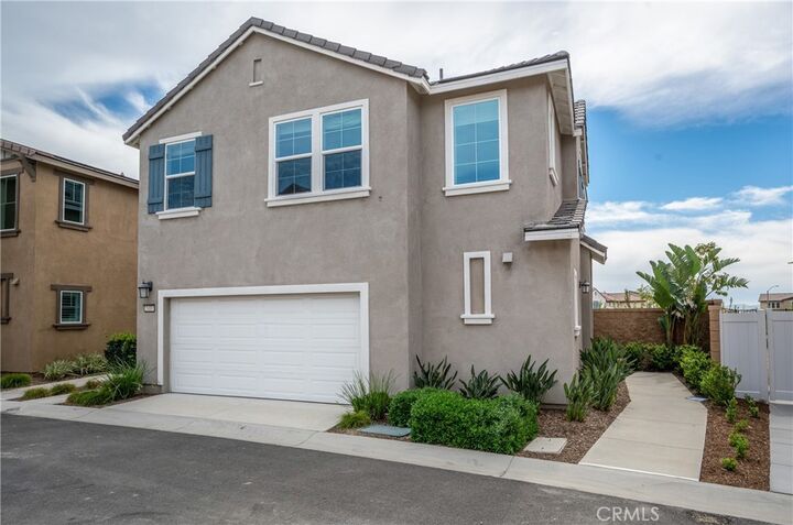 Property Photo:  2431 Gunner Ridge Way  CA 92377 