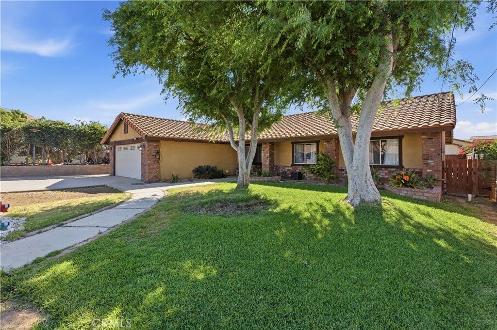 Property Photo: 20801 Hollis Lane CA 92570
