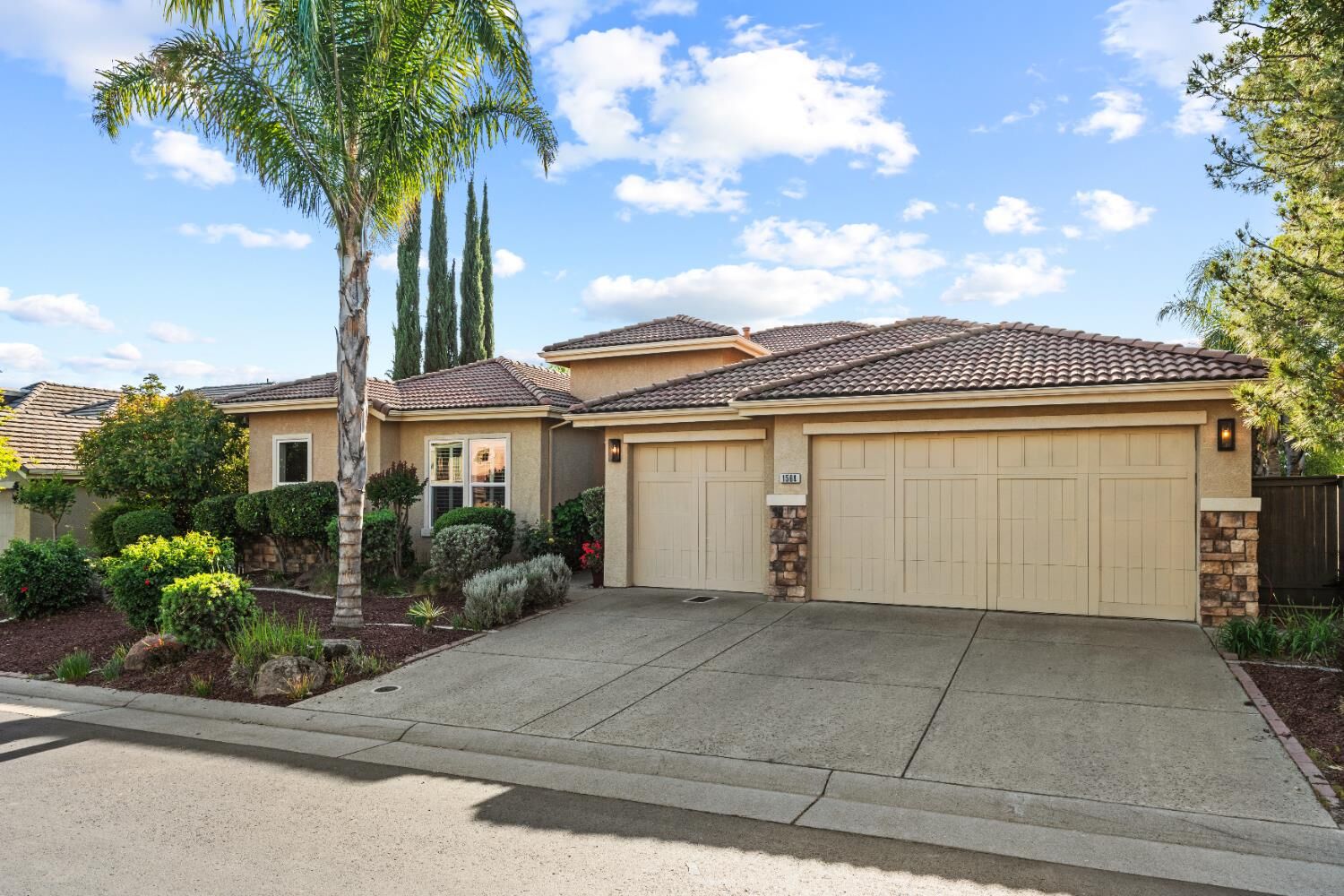 Property Photo: 1564 Vista Ridge Way CA 95661