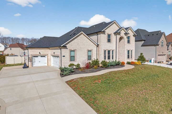 Property Photo:  308 Young Ln  TN 37146 