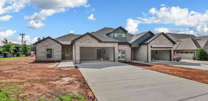 Property Photo: 1101 Veridian Dr TN 37043