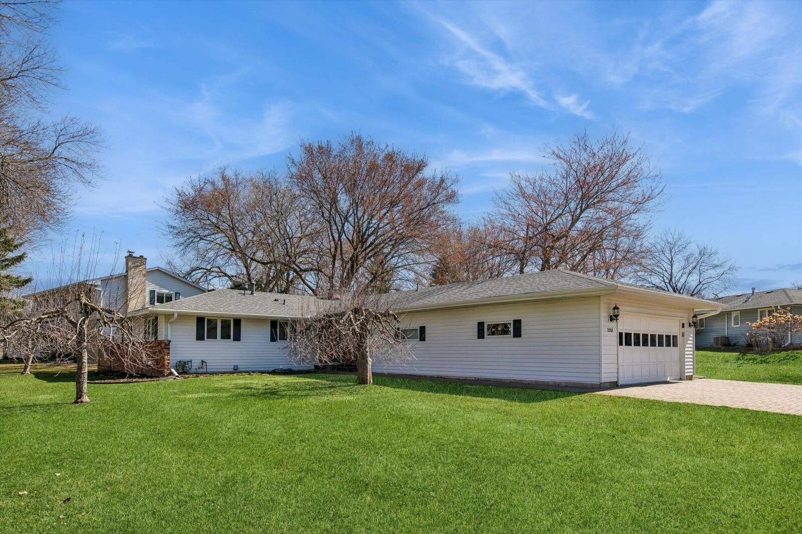 Property Photo:  2201 Tamarack Lane  MN 55337 