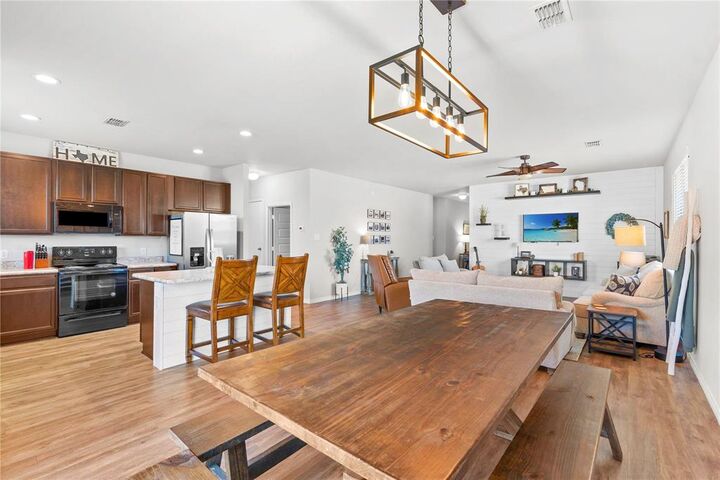 Property Photo: 1061 Stanridge Lane TX 75495