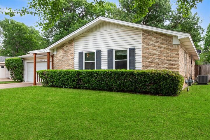 Property Photo:  1905 Easy Street  TX 76013 