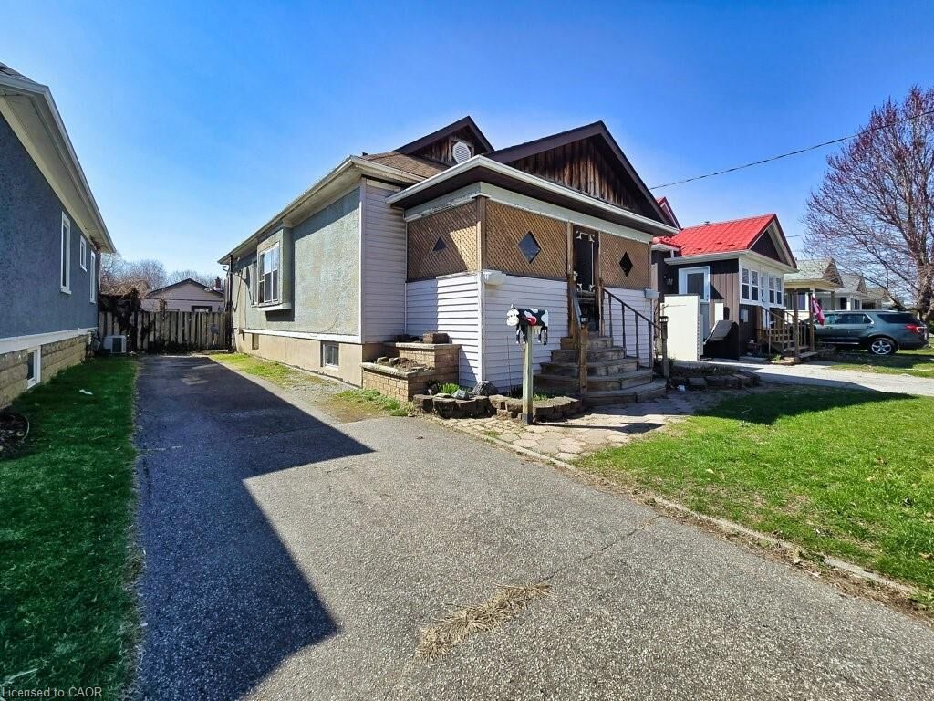 Property Photo:  37 Kernahan Street  ON L2R 4T1 
