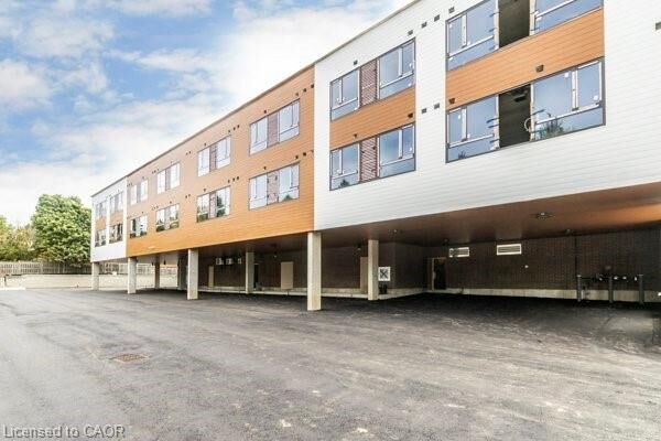 Property Photo:  580 Coldstream Drive 214  ON N2V 2H3 