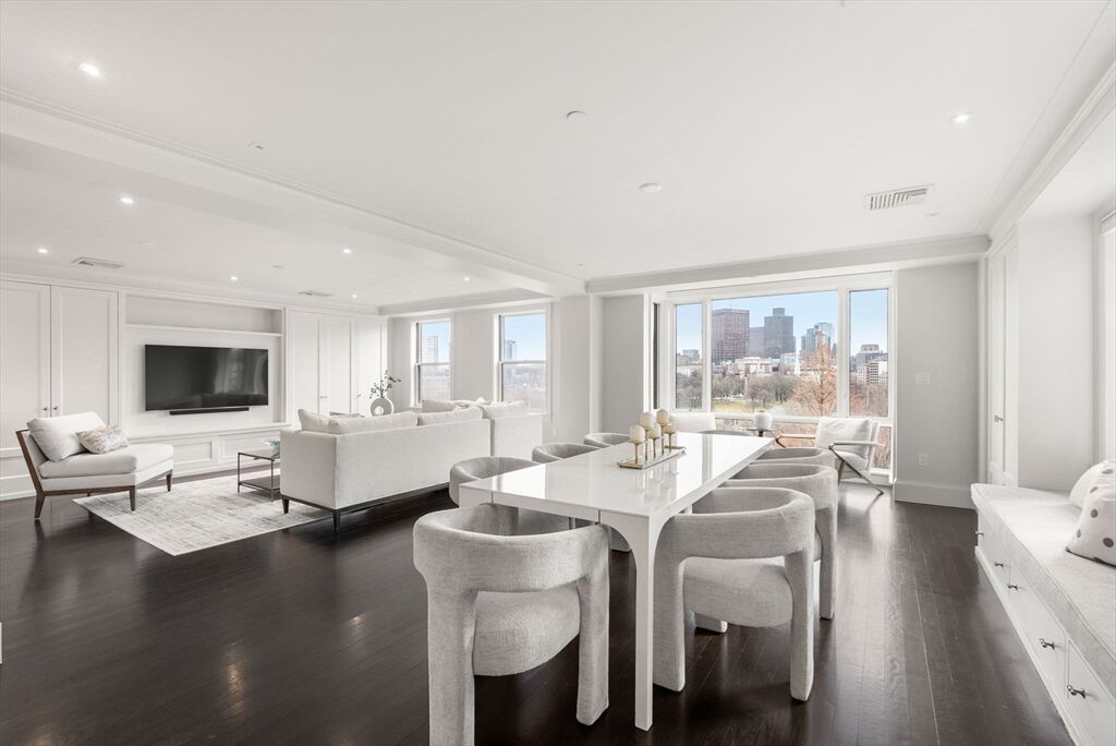 Property Photo:  2 Commonwealth 10A  MA 02116 