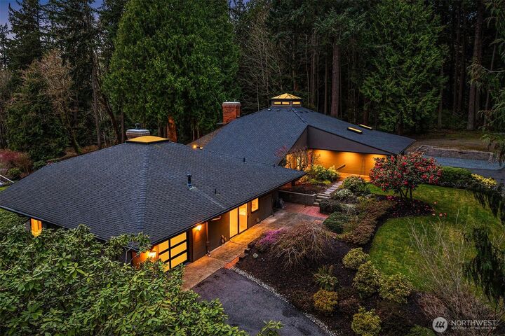 Property Photo: 12210 NE 39th Street WA 98005