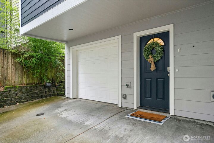Property Photo:  1341  14th Avenue S B  WA 98144 
