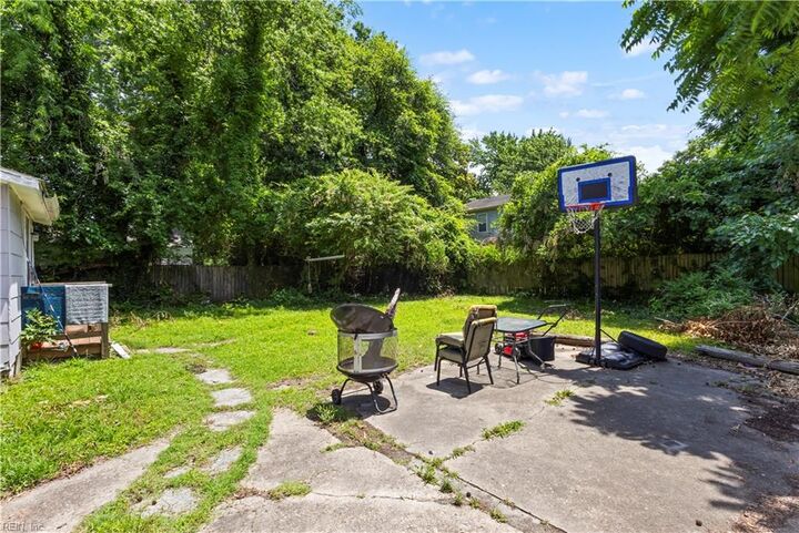 Property Photo:  319 Ashlawn Dr  VA 23505 