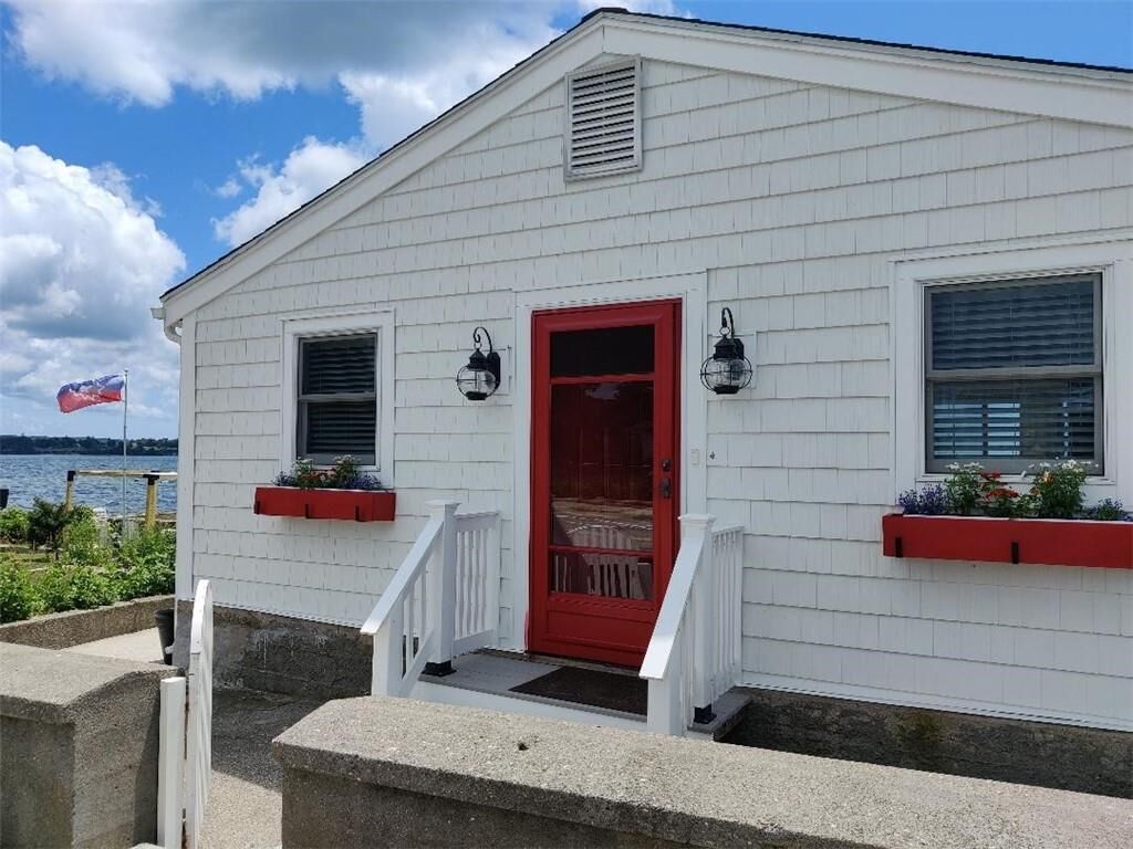 Property Photo:  385 Park Avenue  RI 02871 