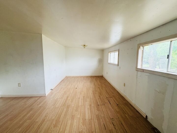 Property Photo:  402 E Dale Street  TX 79567 