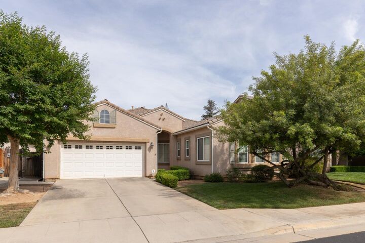 Property Photo: 1827 North Joshua Avenue CA 93619