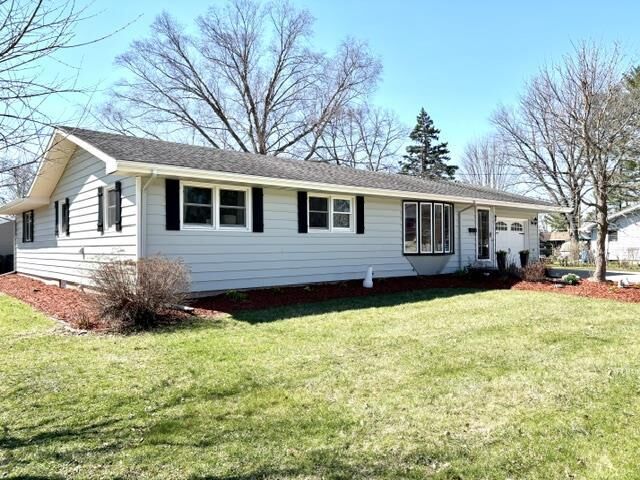 Property Photo:  907 Lamar Drive  WI 53563 