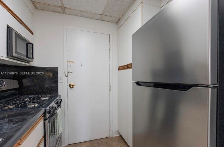 Property Photo: 700 Biltmore Way 1004 FL 33134