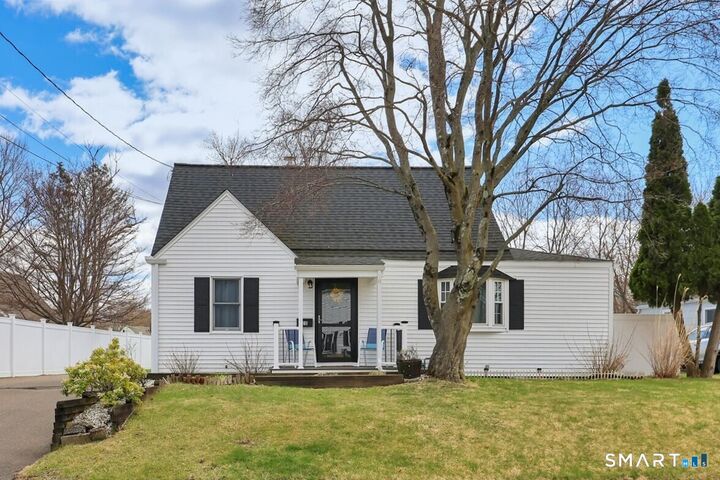 Property Photo:  20 Nassau Circle  CT 06118 