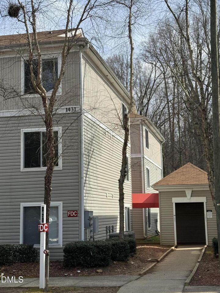 Property Photo:  1431 Collegiate Circle 101  NC 27606 