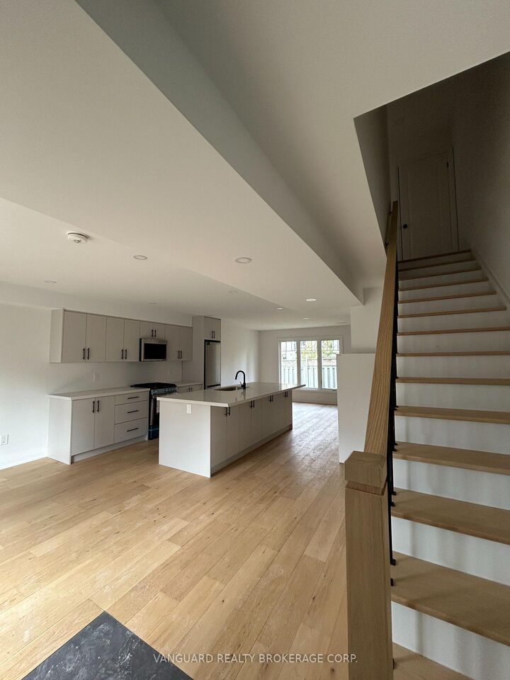 Property Photo:  12 Franklin Avenue D  ON M2N 1B6 