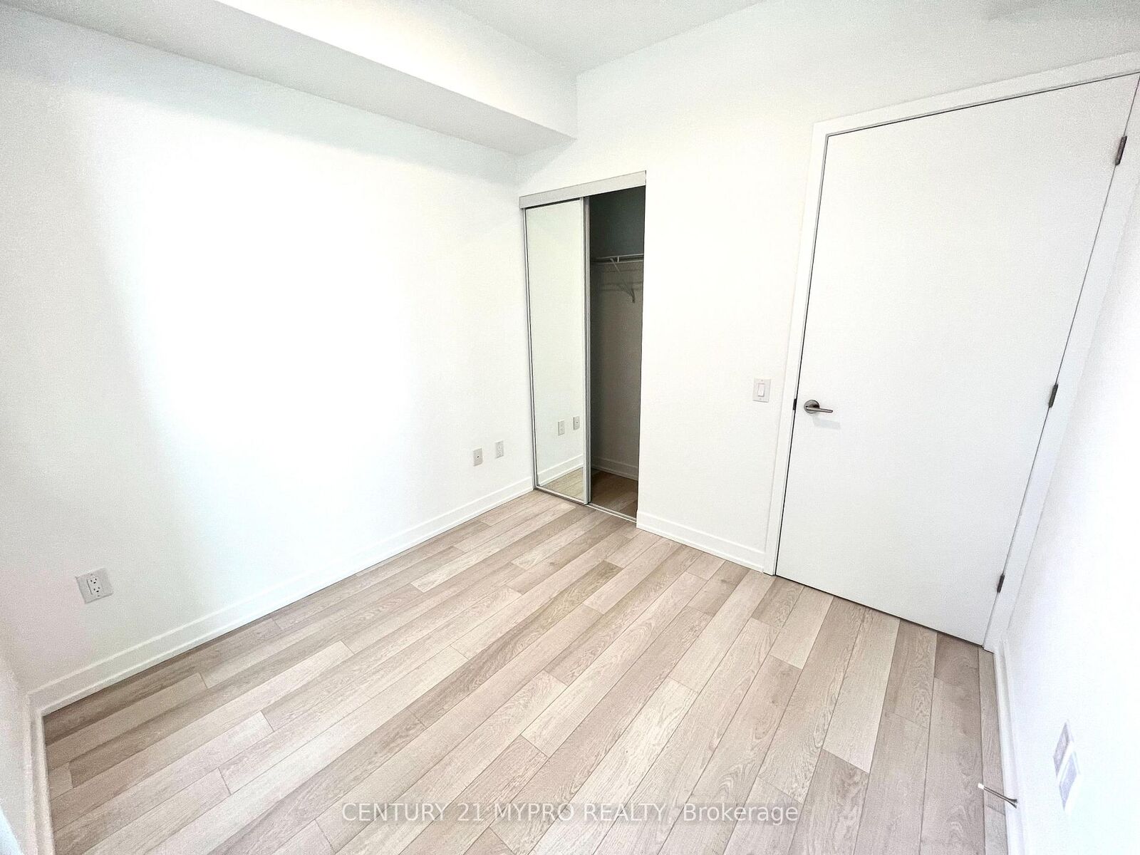 Property Photo:  39 Roehampton Avenue E 1507  ON M4P 0G1 