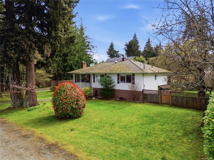 Property Photo: 517 Allandale Rd BC V9C 2M2