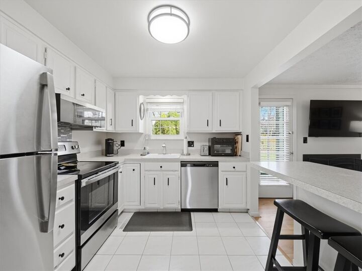 Property Photo:  3073 Raintree Dr  PA 15044 