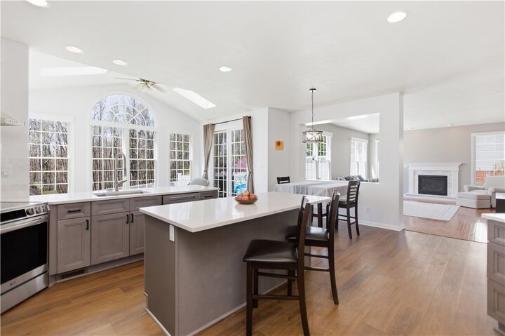 Property Photo:  907 Gregory Ct  PA 16066 