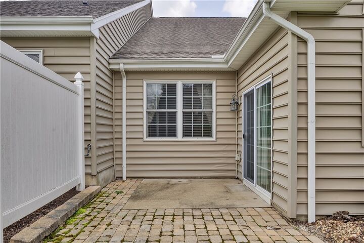 Property Photo:  254 Patriot Ln  PA 15042 