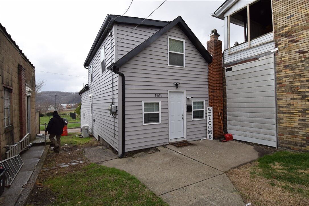 Property Photo:  1511 Duss Avenue  PA 15003 