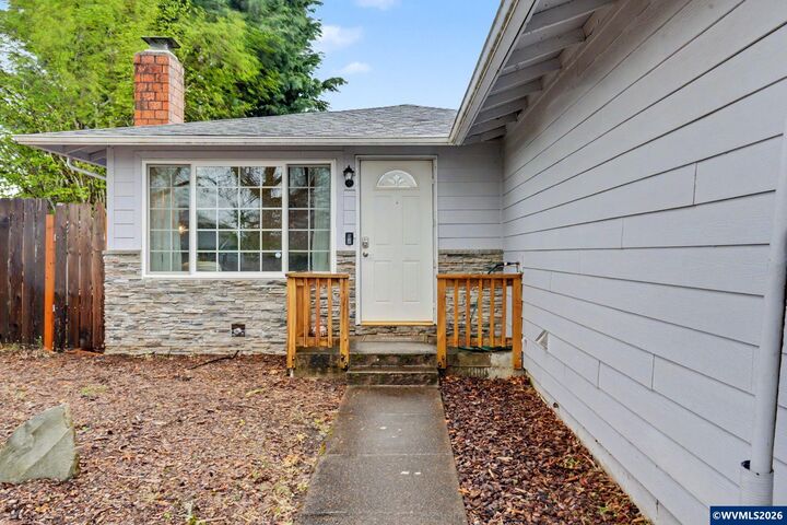 Property Photo:  945 SE Marion Av  OR 97333 