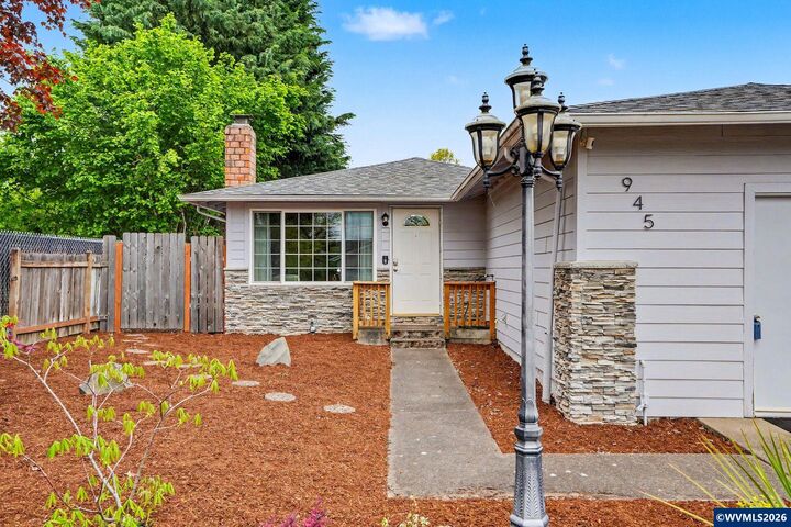 Property Photo:  945 SE Marion Av  OR 97333 