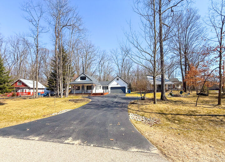 Property Photo:  402 Sheffield Drive  MI 48653 