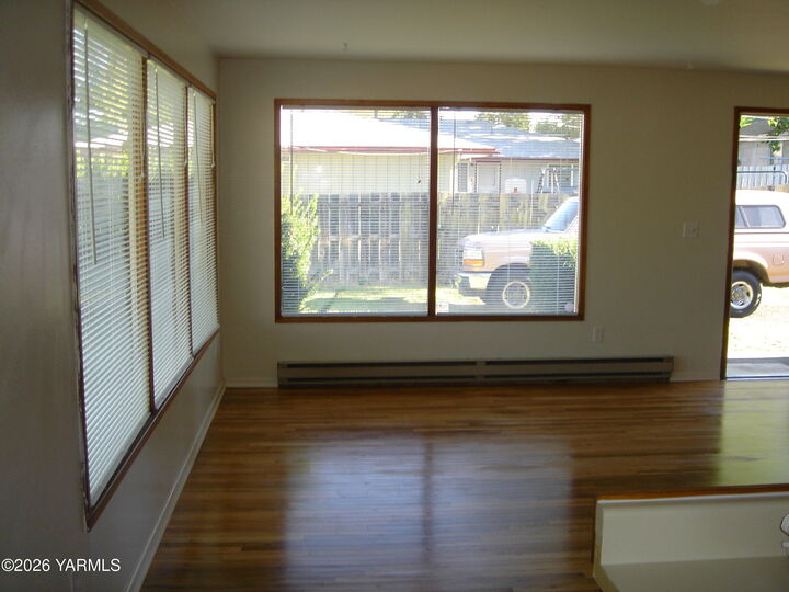 Property Photo:  806 & 808 S 35th Ave  WA 98902 
