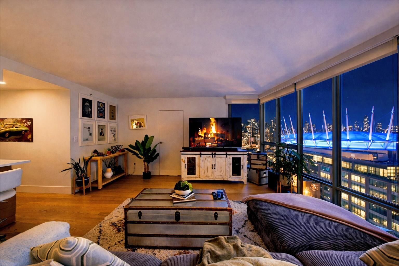 Property Photo:  930 Cambie Street 1901  BC V6B 5X6 