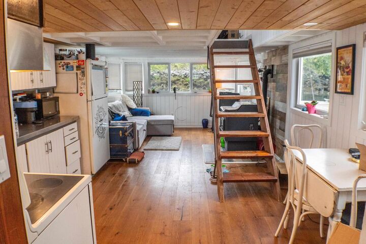 Property Photo: 415 W Esplanade Avenue BC V7M 1A4