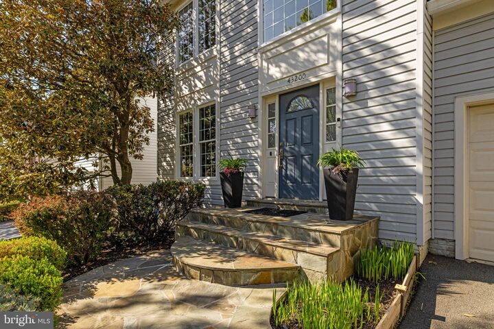 Property Photo:  43200 Lighthouse Place  VA 20152 