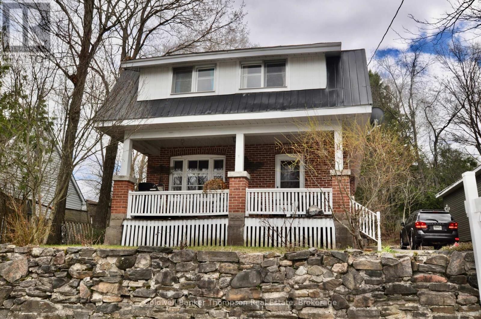 Property Photo:  11 Florence Street East  ON P1H 1P8 