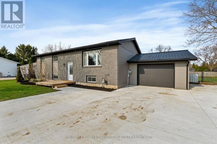 Property Photo: 17 Hawthorn Crescent ON N0M 1A0