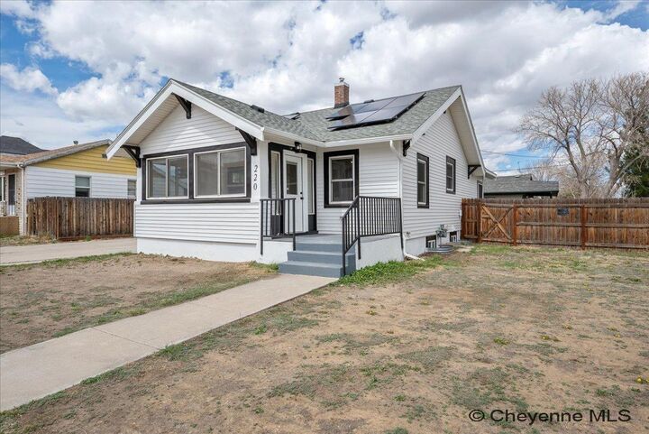Property Photo: 220 E 8th St WY 82007