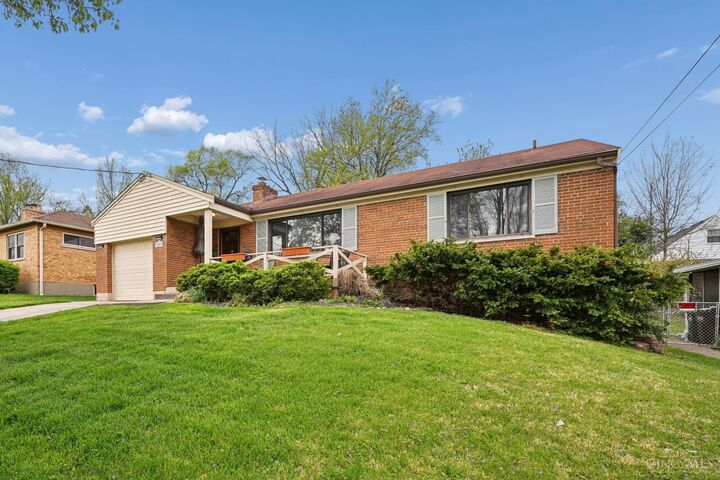 Property Photo: 5577 Sunnywoods Lane OH 45239