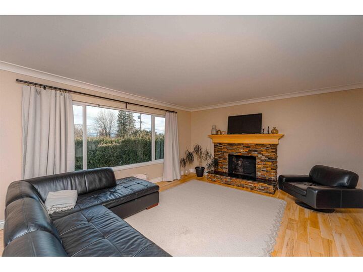 Property Photo:  33450 Huggins Avenue  BC V2S 2R7 