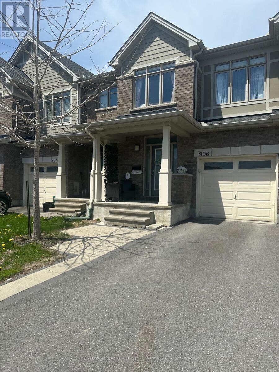 Property Photo:  906 Littlerock Street  ON K1T 0N2 