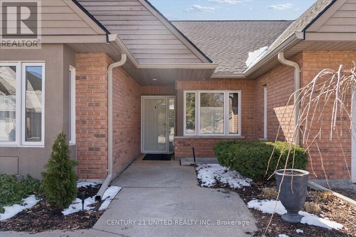 Property Photo:  1850 Cherryhill Road 9  ON K9K 2E3 